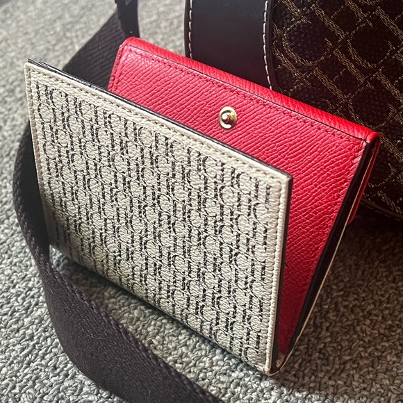 Carolina Herrera Traveler/ Japanese Envelope Wallet - Picture 2 of 14